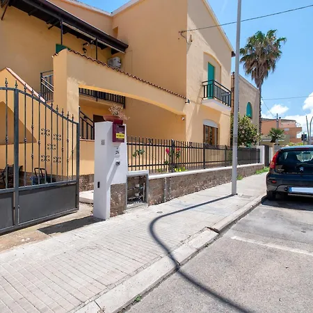 Central Beachside Two Apartments! Alguer