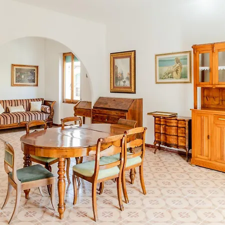 Central Beachside Two Apartments! Alguer
