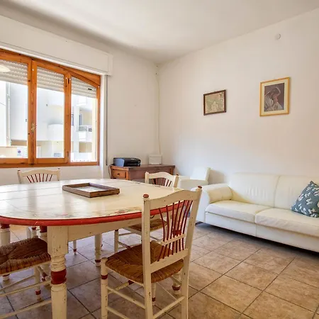 Central Beachside Two Apartments! *